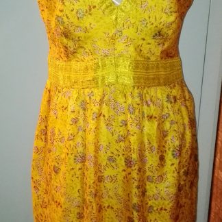 Abito in seta color oro